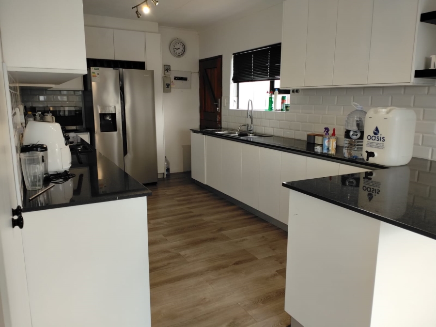 4 Bedroom Property for Sale in West Bank Eastern Cape